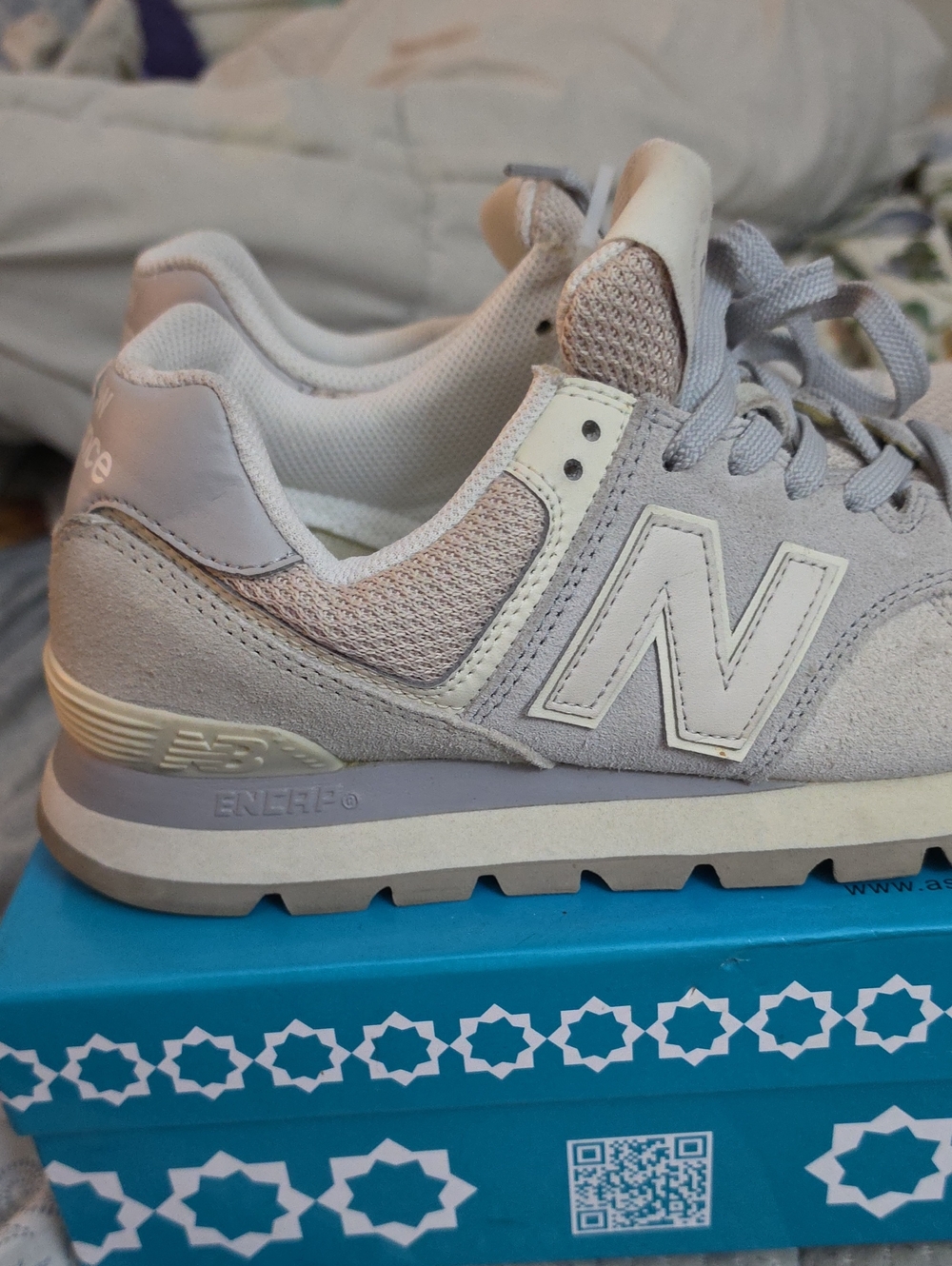 New Balance Women's Sneakers in Light Gray and Cream